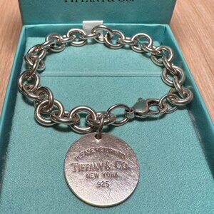 Tiffany & Co Return to Tiffany® Round Tag Charm Bracelet in Silver